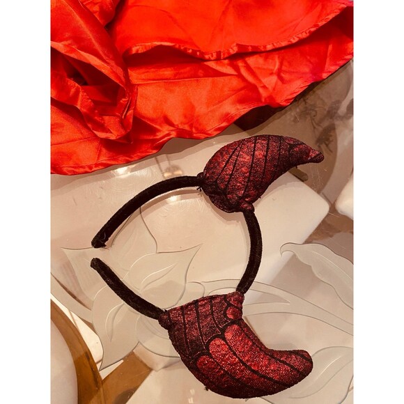 Child’s Halloween Devils Satin Cape with Headband - Picture 3 of 3